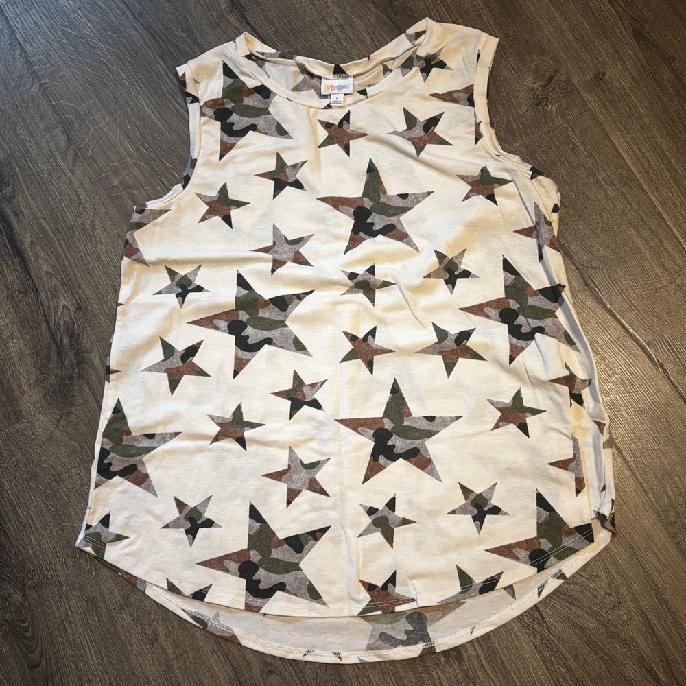 LuLaRoe Camouflage Star Muscle Tee
